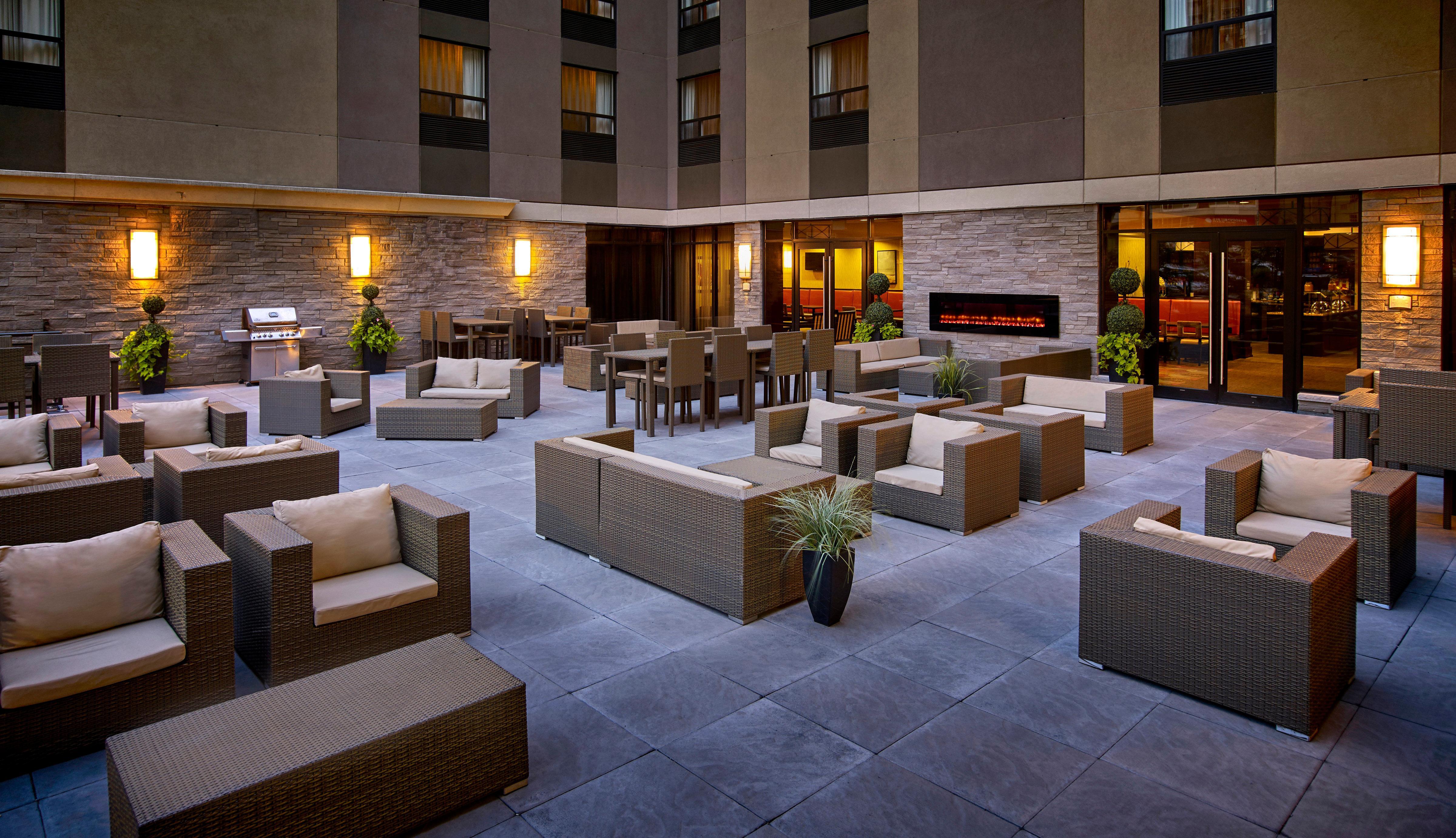 Staybridge Suites Hamilton - Downtown By Ihg Екстер'єр фото