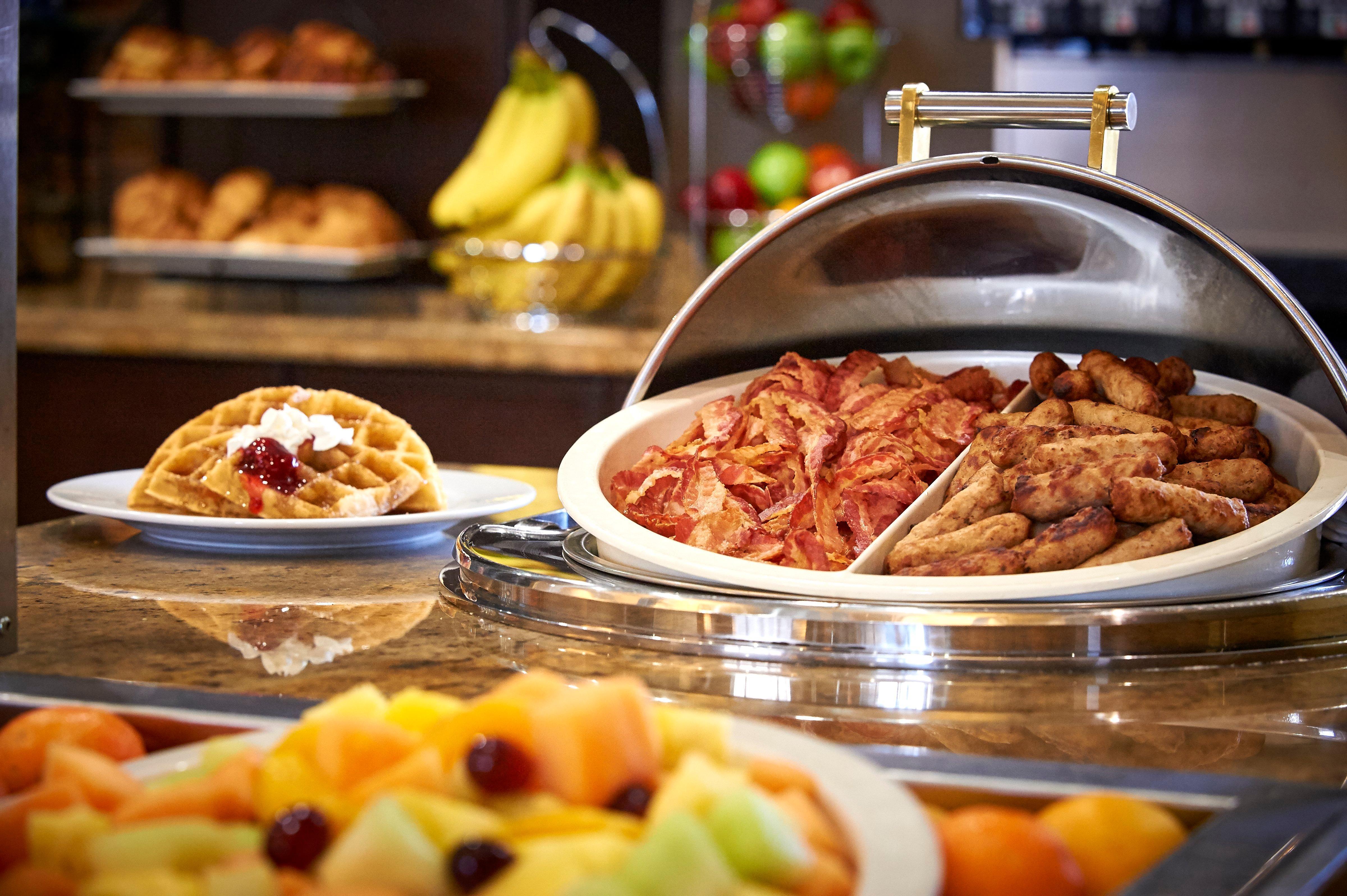 Staybridge Suites Hamilton - Downtown By Ihg Екстер'єр фото