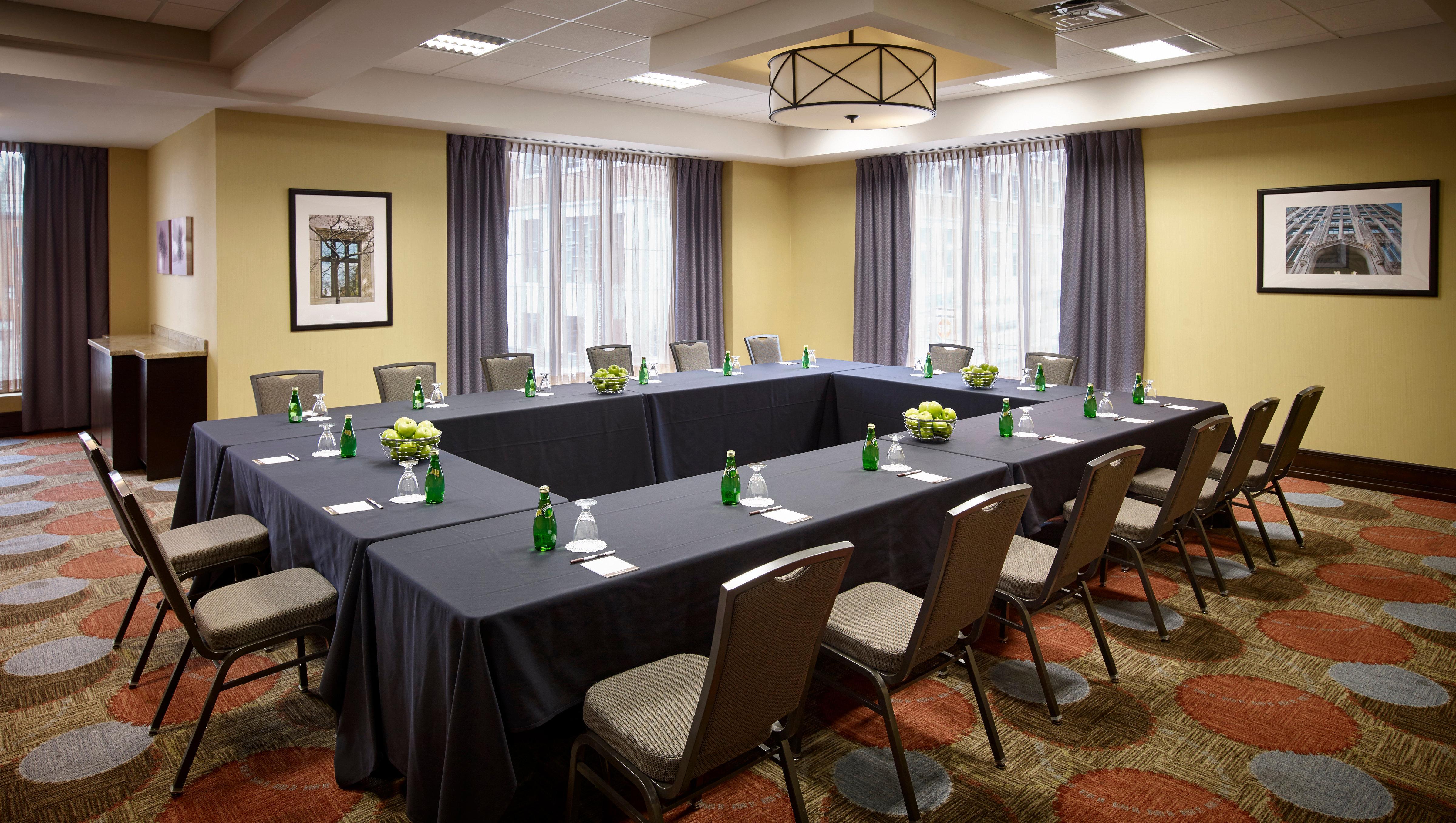 Staybridge Suites Hamilton - Downtown By Ihg Екстер'єр фото